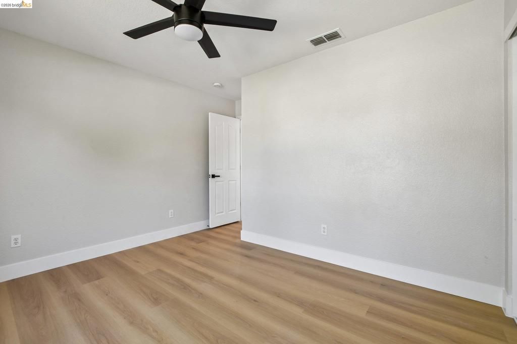 Image 32 of property listing at 9020 Pembridge Dr, Elk Grove, CA 95624