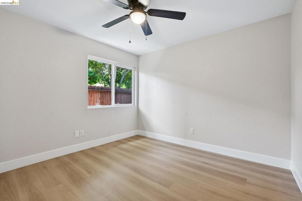 Image 33 of property listing at 9020 Pembridge Dr, Elk Grove, CA 95624
