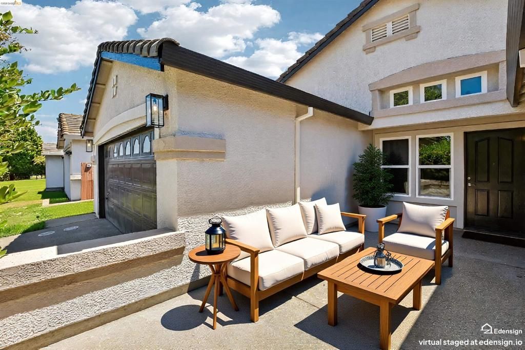 Image 4 of property listing at 9020 Pembridge Dr, Elk Grove, CA 95624