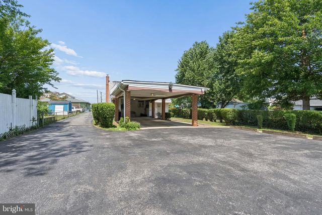 19 SOLOMONS ISLAND RD, Annapolis, MD 21401