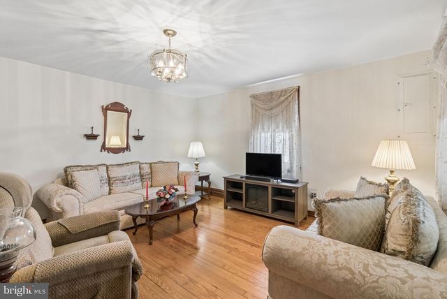 19 SOLOMONS ISLAND RD, Annapolis, MD 21401