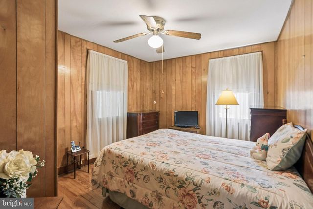 19 SOLOMONS ISLAND RD, Annapolis, MD 21401