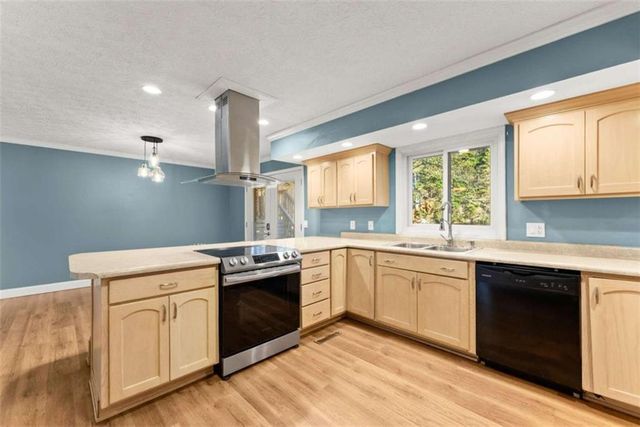 588 Estatohe Circle, Toccoa, GA 30577