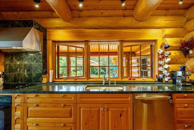 256 Rockledge Drive, North Hero, VT 05474