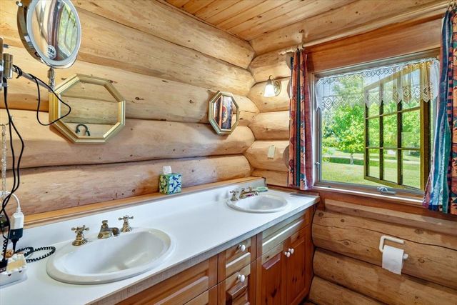 256 Rockledge Drive, North Hero, VT 05474
