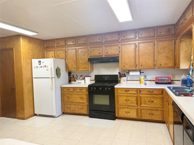 210 Magnolia Cove, Onalaska, TX 77360