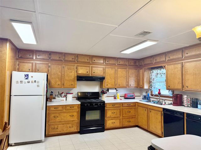 210 Magnolia Cove, Onalaska, TX 77360