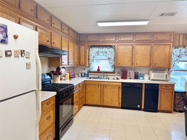 210 Magnolia Cove, Onalaska, TX 77360