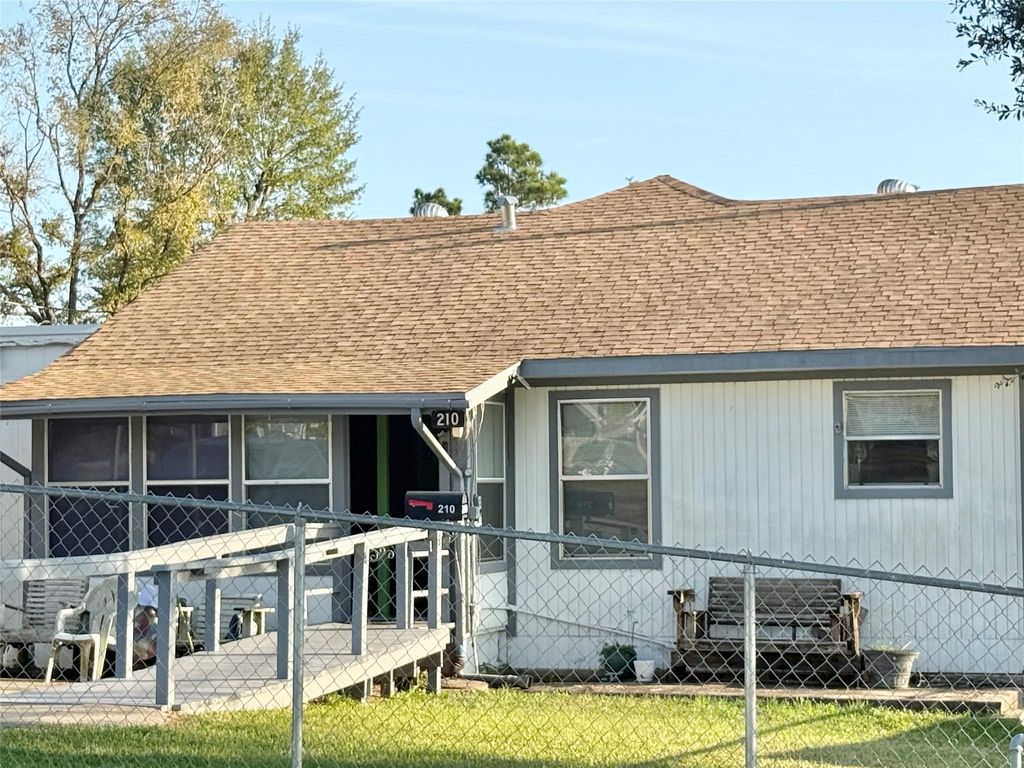 210 Magnolia Cove, Onalaska, TX 77360