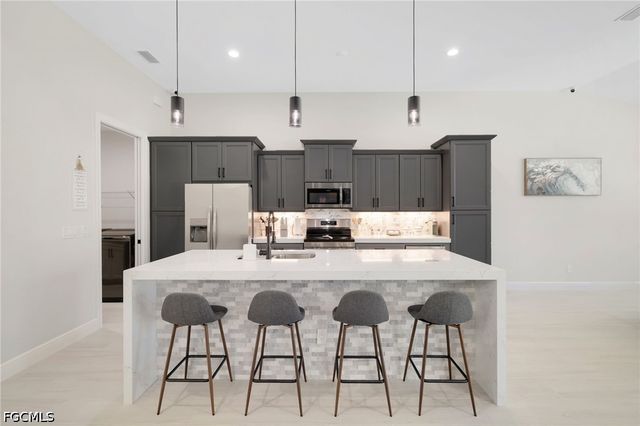 1806 NW 38th PL, Cape Coral, FL 33993