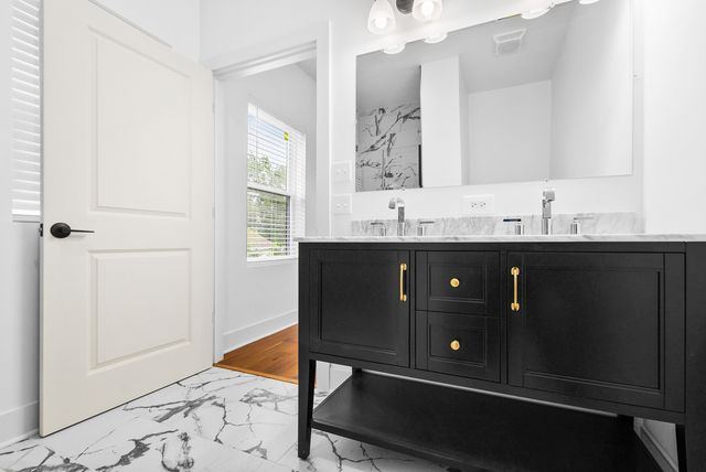 94 W 30th Place, South Chicago Heights, IL 60411