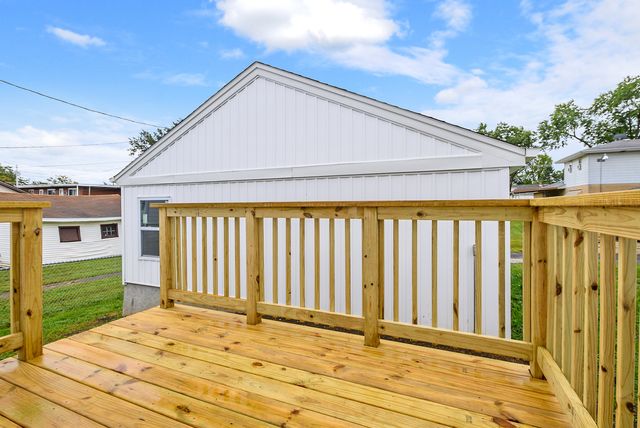 94 W 30th Place, South Chicago Heights, IL 60411