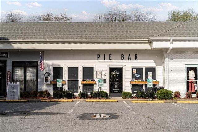 301 Braswell Court, Woodstock, GA 30188