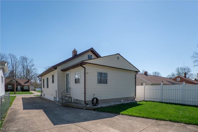 5372 Porter Road, North Olmsted, OH 44070