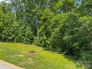 195 Carriage Crest Drive, Hendersonville, NC 28791