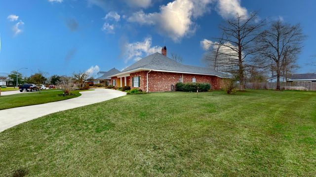 904 Belle Arbes, Lake Charles, LA 70605