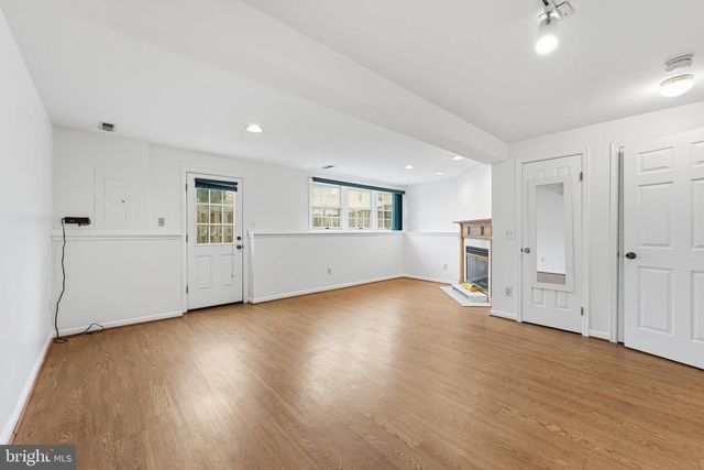 14315 UNIFORM DR, Centreville, VA 20121