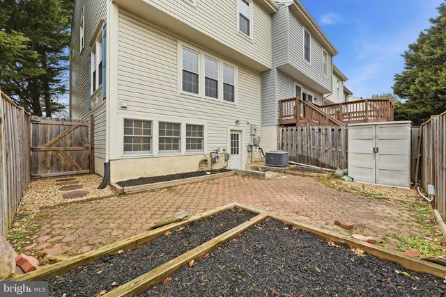 14315 UNIFORM DR, Centreville, VA 20121