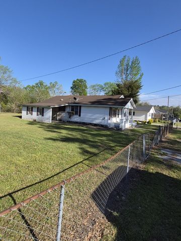 15 Liberty Street, Mayesville, SC 29104
