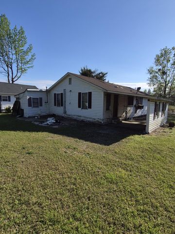 15 Liberty Street, Mayesville, SC 29104
