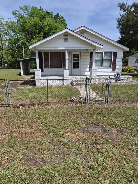 15 Liberty Street, Mayesville, SC 29104