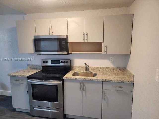 421 NW 12th Street, Florida City, FL 33034