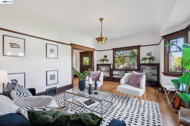 731 60TH STREET, Oakland, CA 94609