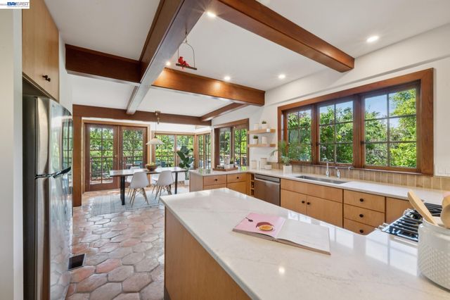 731 60TH STREET, Oakland, CA 94609