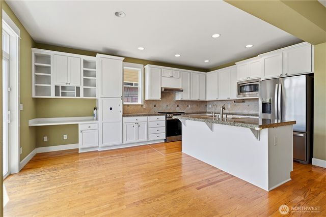 15384 129th Avenue NE, Woodinville, WA 98072