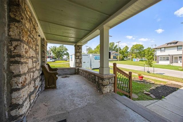 2939 WAYNE Avenue, Kansas City, MO 64109