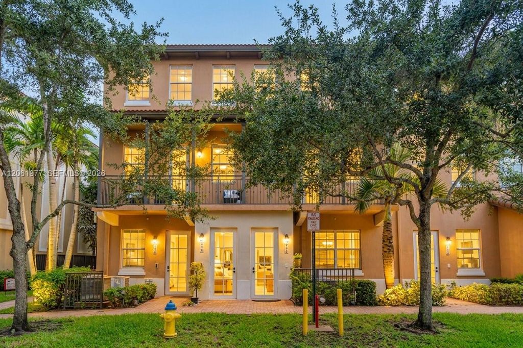 936 SW 147th Avenue 2903, Pembroke Pines, FL 33027