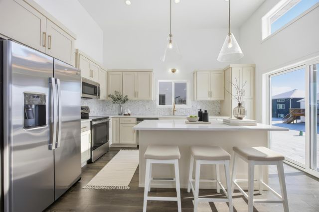 837 60th Avenue W, West Fargo, ND 58078