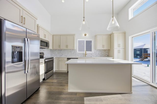 837 60th Avenue W, West Fargo, ND 58078