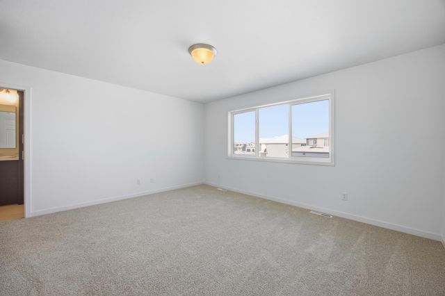 837 60th Avenue W, West Fargo, ND 58078