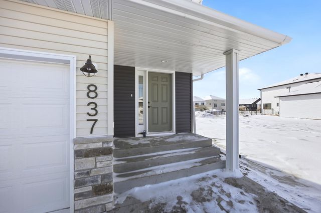 837 60th Avenue W, West Fargo, ND 58078