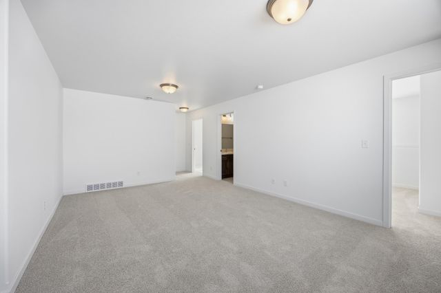 837 60th Avenue W, West Fargo, ND 58078