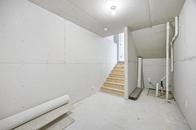 837 60th Avenue W, West Fargo, ND 58078