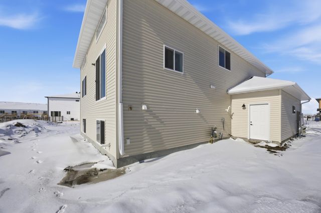 837 60th Avenue W, West Fargo, ND 58078