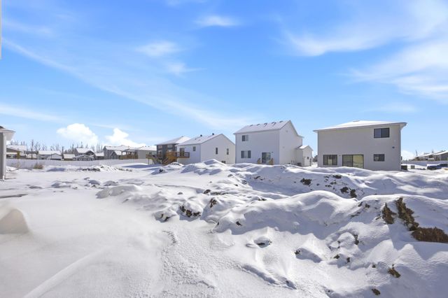 837 60th Avenue W, West Fargo, ND 58078