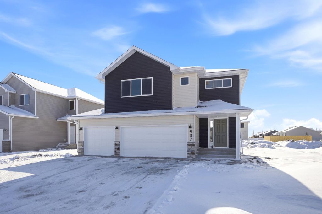 837 60th Avenue W, West Fargo, ND 58078