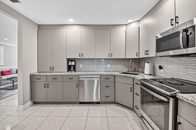 5157 Floria Way F, Boynton Beach, FL 33437