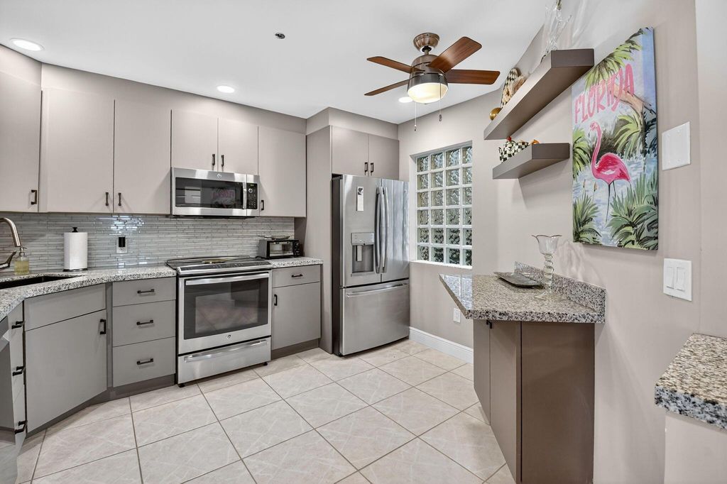 5157 Floria Way F, Boynton Beach, FL 33437