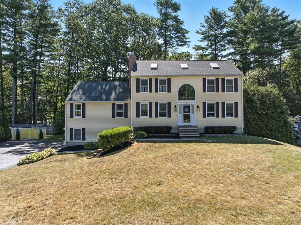7 Palis Dr, Salisbury, MA 01952