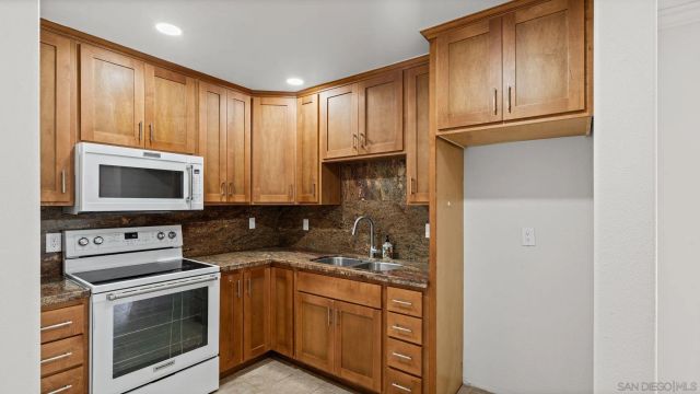 7595 Charmant 707, San Diego, CA 92122