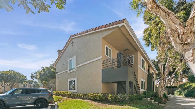 7595 Charmant 707, San Diego, CA 92122