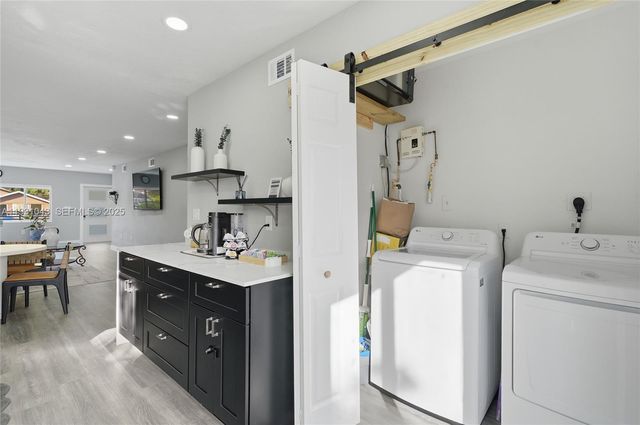 1590 NW 38th St 1, Miami, FL 33142