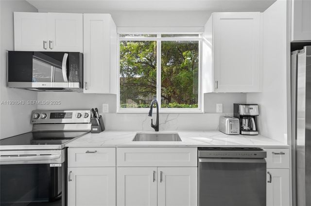 1590 NW 38th St 1, Miami, FL 33142