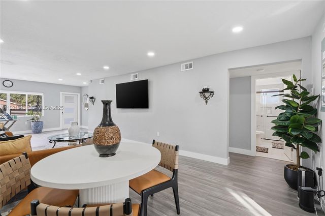 1590 NW 38th St 1, Miami, FL 33142