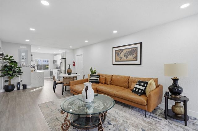 1590 NW 38th St 1, Miami, FL 33142