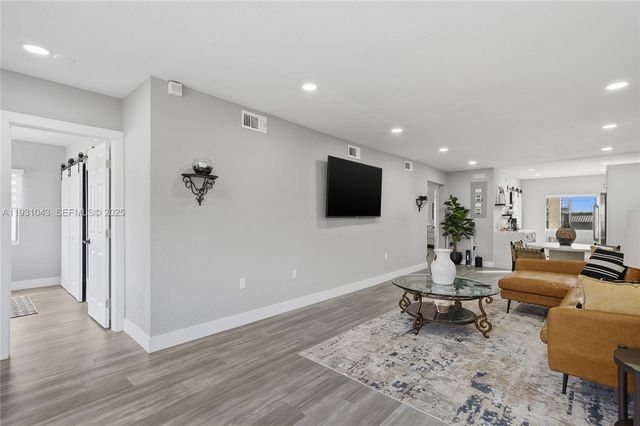 1590 NW 38th St 1, Miami, FL 33142